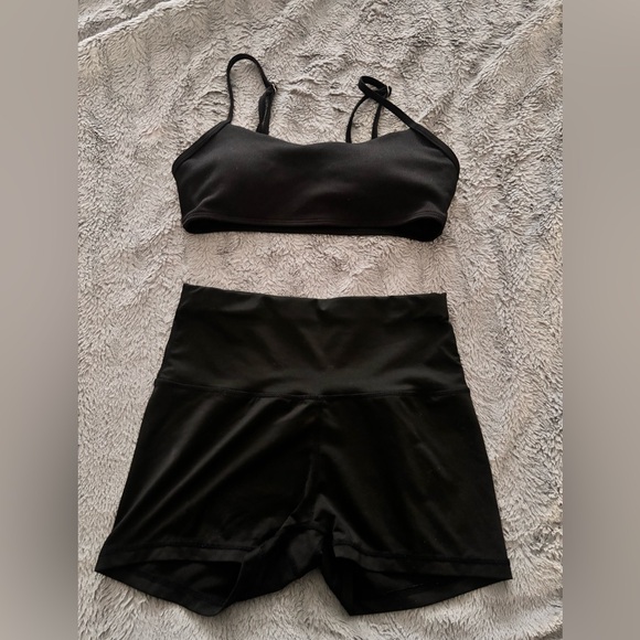 Black spandex shorts - Picture 2 of 2